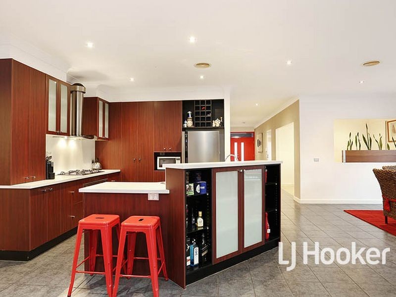 5 Crystal Court, Sanctuary Lakes VIC 3030