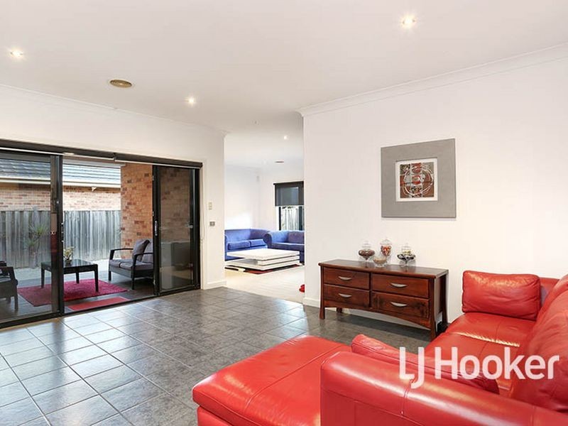 5 Crystal Court, Sanctuary Lakes VIC 3030