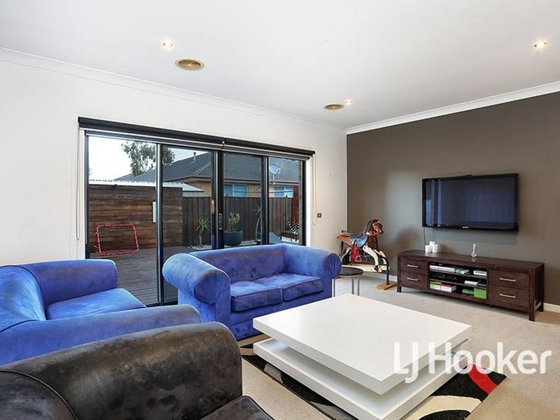 5 Crystal Court, Sanctuary Lakes VIC 3030