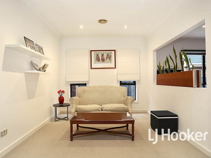 5 Crystal Court, Sanctuary Lakes VIC 3030