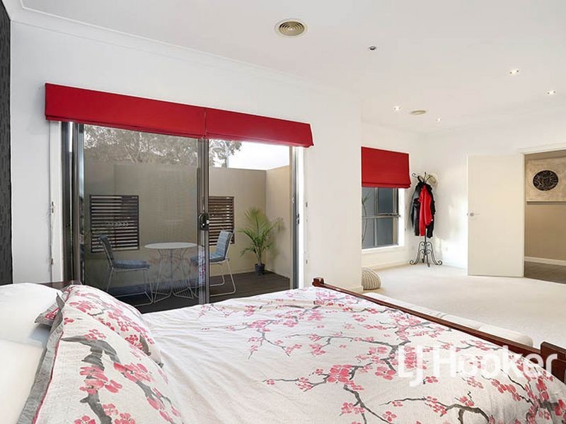 5 Crystal Court, Sanctuary Lakes VIC 3030