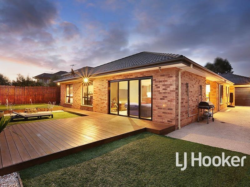 5 Crystal Court, Sanctuary Lakes VIC 3030