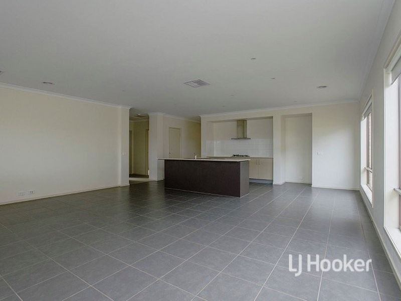 250 Sanctuary Lakes South Boulevard, Sanctuary Lakes VIC 3030