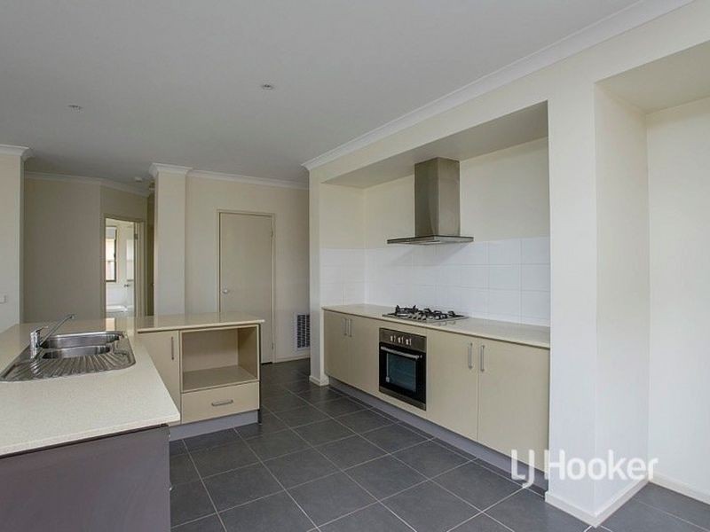 250 Sanctuary Lakes South Boulevard, Sanctuary Lakes VIC 3030