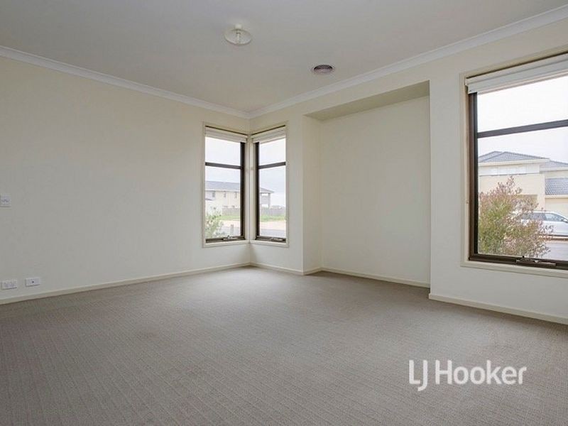 250 Sanctuary Lakes South Boulevard, Sanctuary Lakes VIC 3030