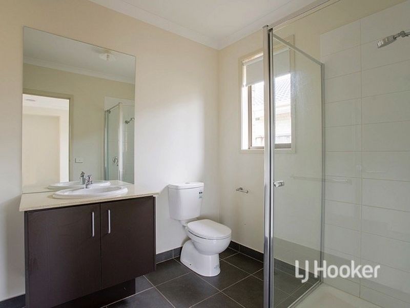 250 Sanctuary Lakes South Boulevard, Sanctuary Lakes VIC 3030