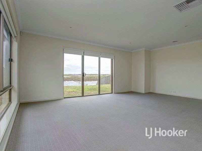 250 Sanctuary Lakes South Boulevard, Sanctuary Lakes VIC 3030