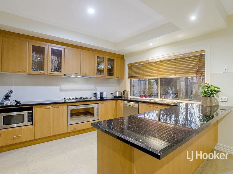 16 Lennon Boulevard, Point Cook VIC 3030