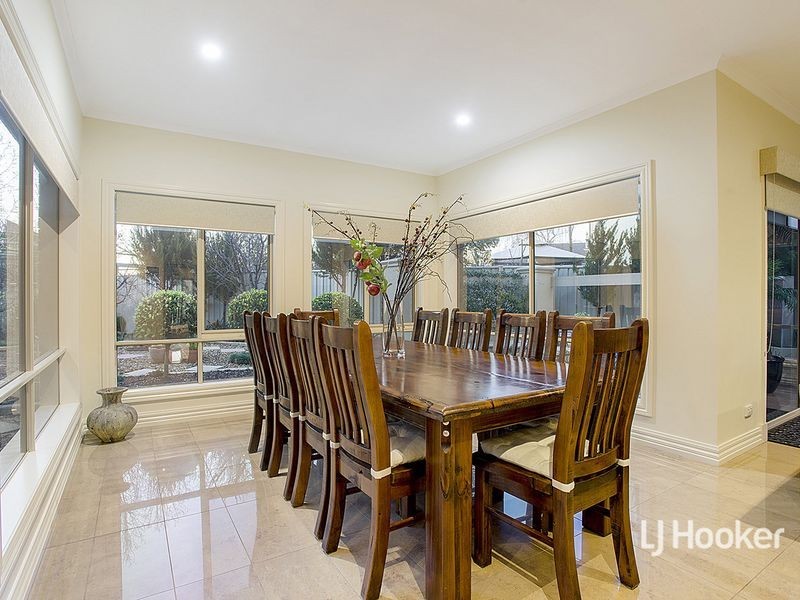 16 Lennon Boulevard, Point Cook VIC 3030