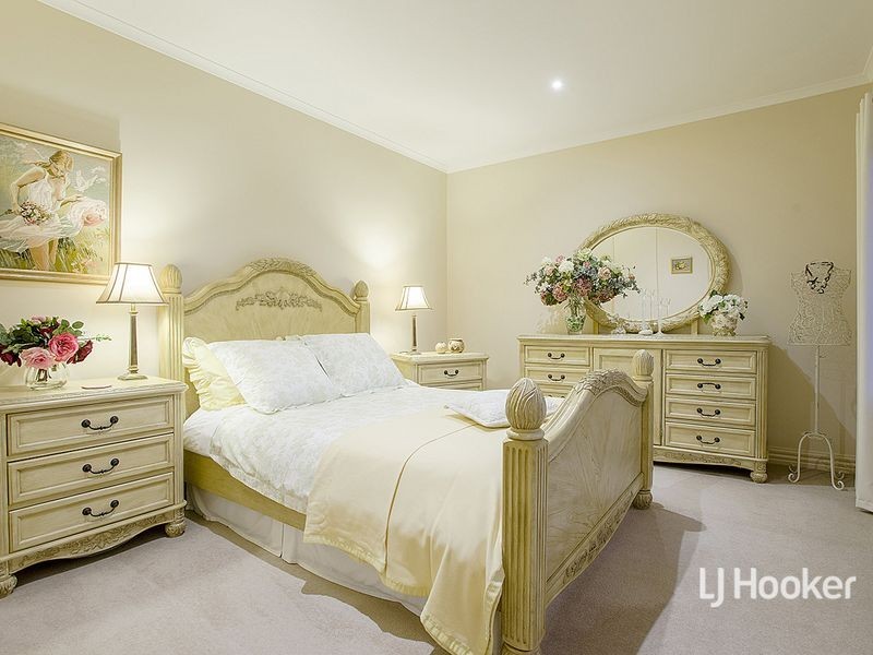 16 Lennon Boulevard, Point Cook VIC 3030