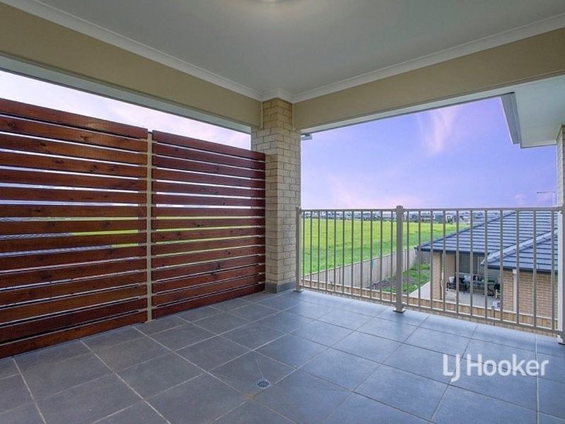 133 Beachview Parade, Sanctuary Lakes VIC 3030