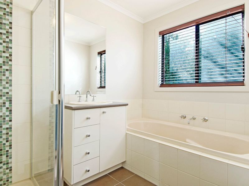 15 Lindsay Gardens, Point Cook VIC 3030