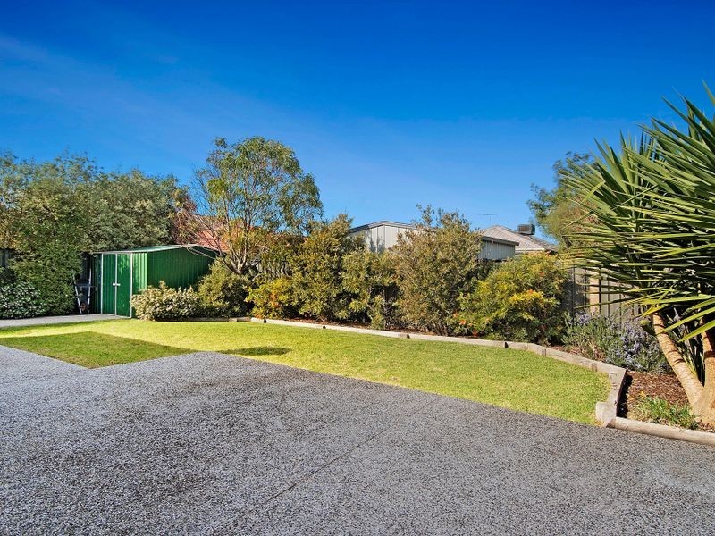15 Lindsay Gardens, Point Cook VIC 3030