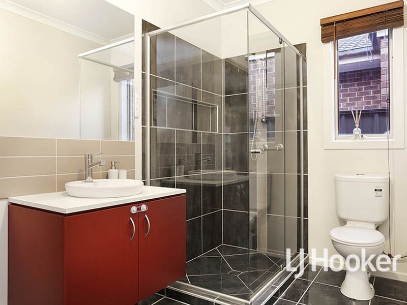 4 Metcalf Way, Point Cook VIC 3030