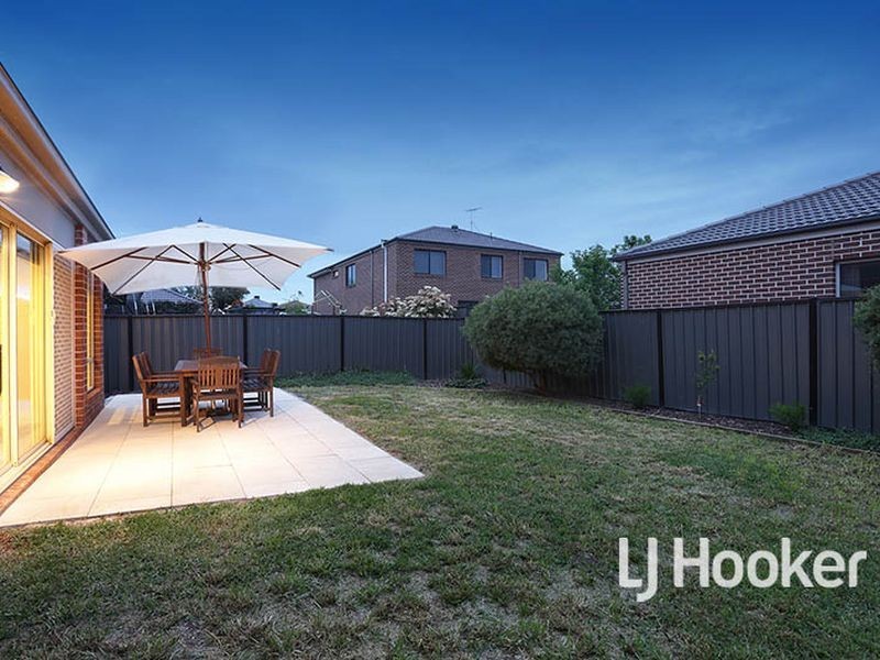 4 Metcalf Way, Point Cook VIC 3030