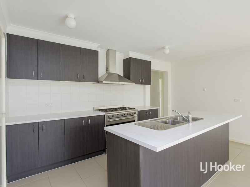 20 Lincoln Park Close, Sanctuary Lakes VIC 3030