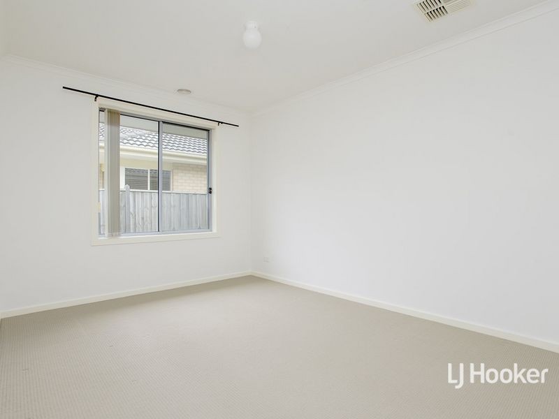 20 Lincoln Park Close, Sanctuary Lakes VIC 3030