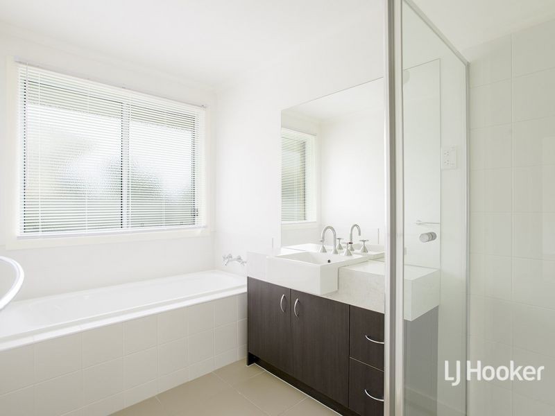 20 Lincoln Park Close, Sanctuary Lakes VIC 3030