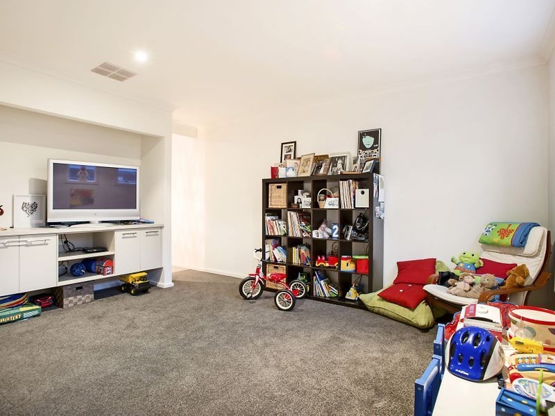 18 Mowbray Drive, Point Cook VIC 3030