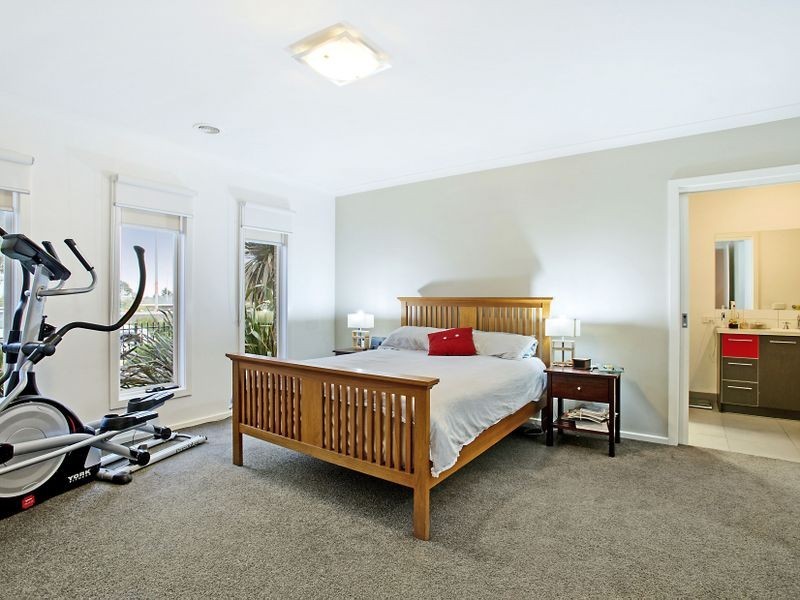 18 Mowbray Drive, Point Cook VIC 3030