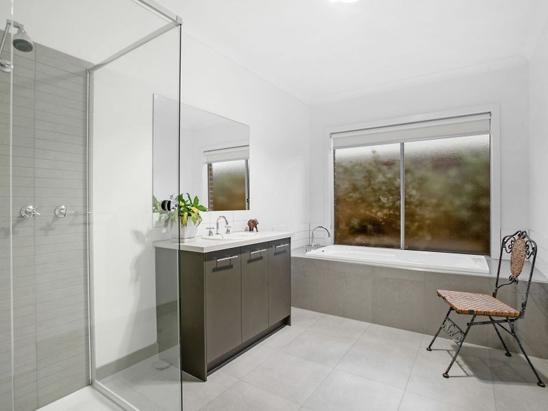 18 Mowbray Drive, Point Cook VIC 3030