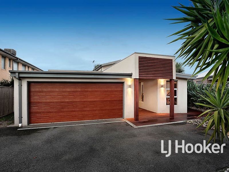 8 Fuchsia Crescent, Point Cook VIC 3030