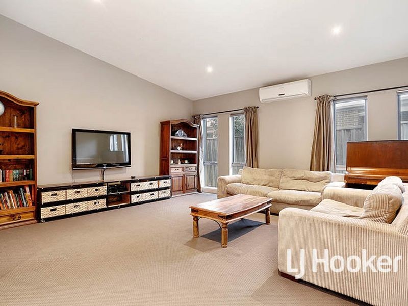 8 Fuchsia Crescent, Point Cook VIC 3030