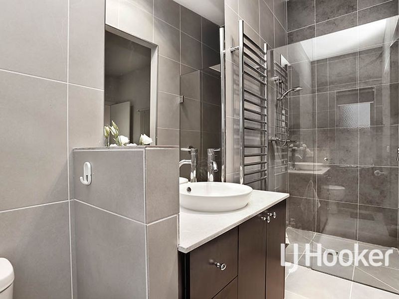 8 Fuchsia Crescent, Point Cook VIC 3030