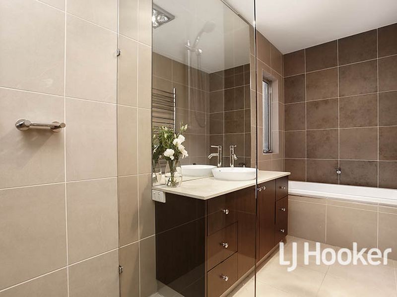 8 Fuchsia Crescent, Point Cook VIC 3030