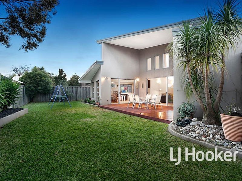 8 Fuchsia Crescent, Point Cook VIC 3030