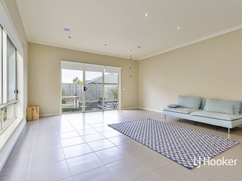 14 Seafarer Way, Sanctuary Lakes VIC 3030