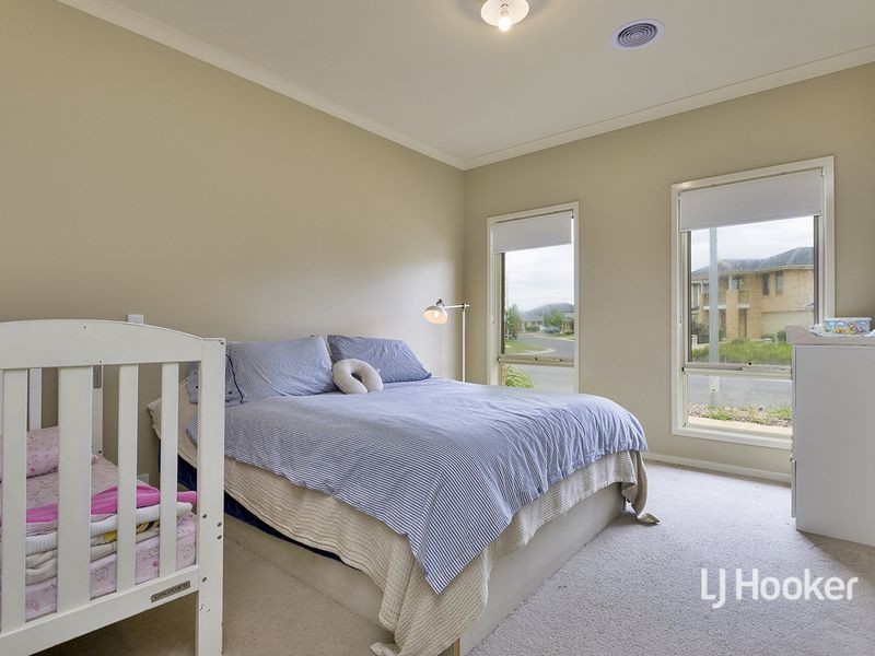 14 Seafarer Way, Sanctuary Lakes VIC 3030