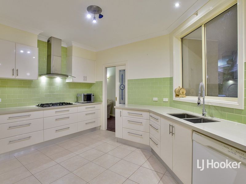 74 Glastonbury Circuit, Point Cook VIC 3030
