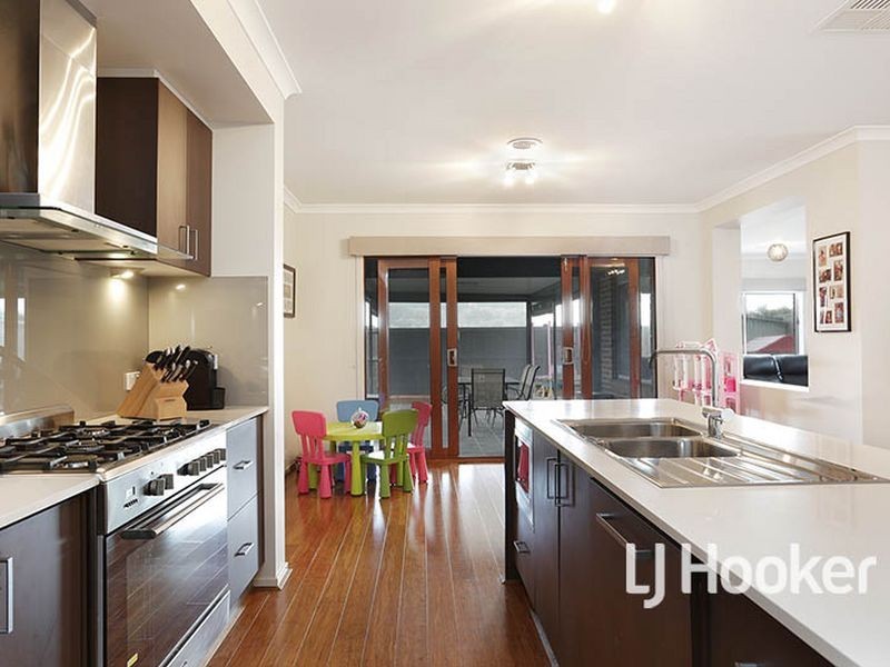 12 Whitecaps Avenue, Point Cook VIC 3030