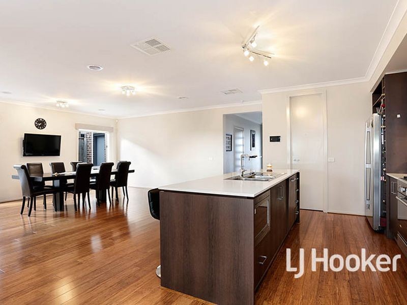 12 Whitecaps Avenue, Point Cook VIC 3030