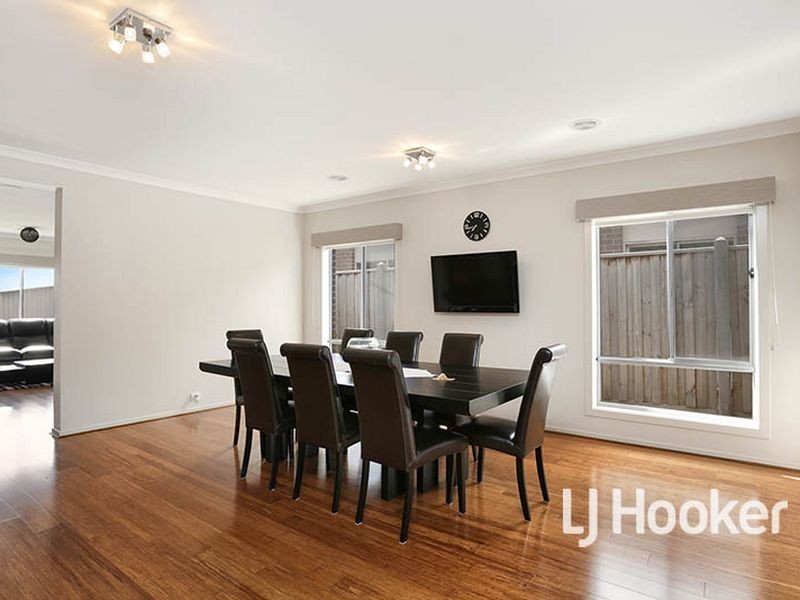 12 Whitecaps Avenue, Point Cook VIC 3030