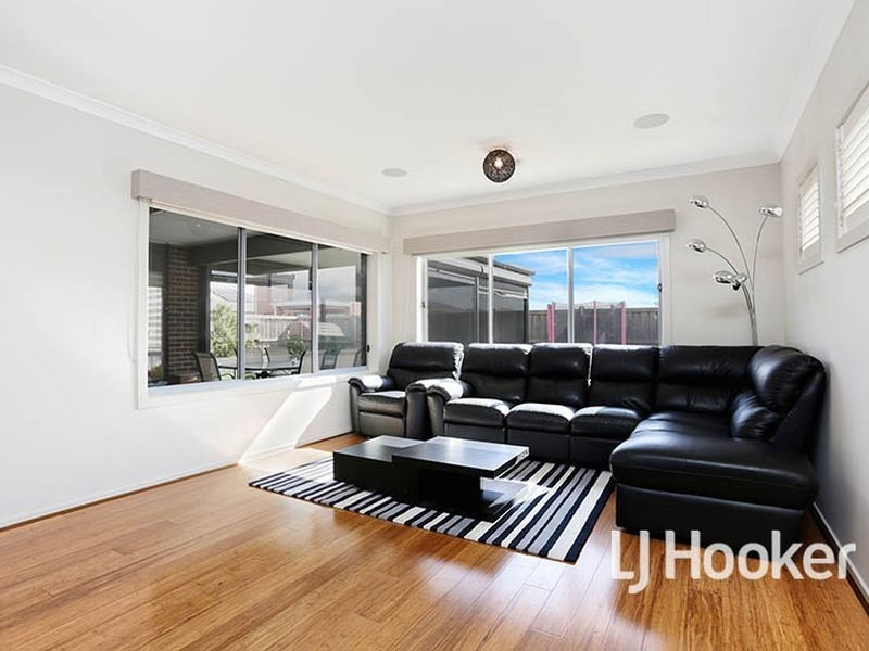 12 Whitecaps Avenue, Point Cook VIC 3030