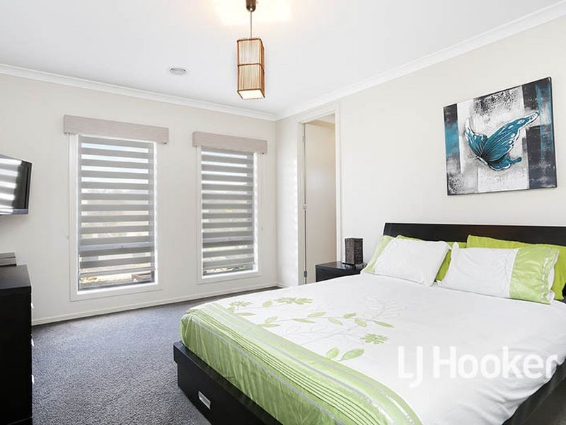 12 Whitecaps Avenue, Point Cook VIC 3030