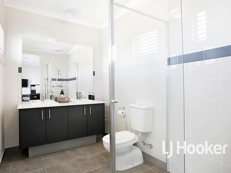 12 Whitecaps Avenue, Point Cook VIC 3030