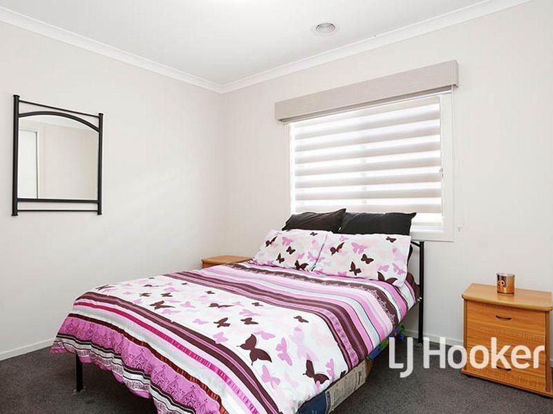 12 Whitecaps Avenue, Point Cook VIC 3030