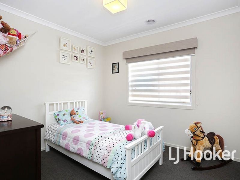 12 Whitecaps Avenue, Point Cook VIC 3030