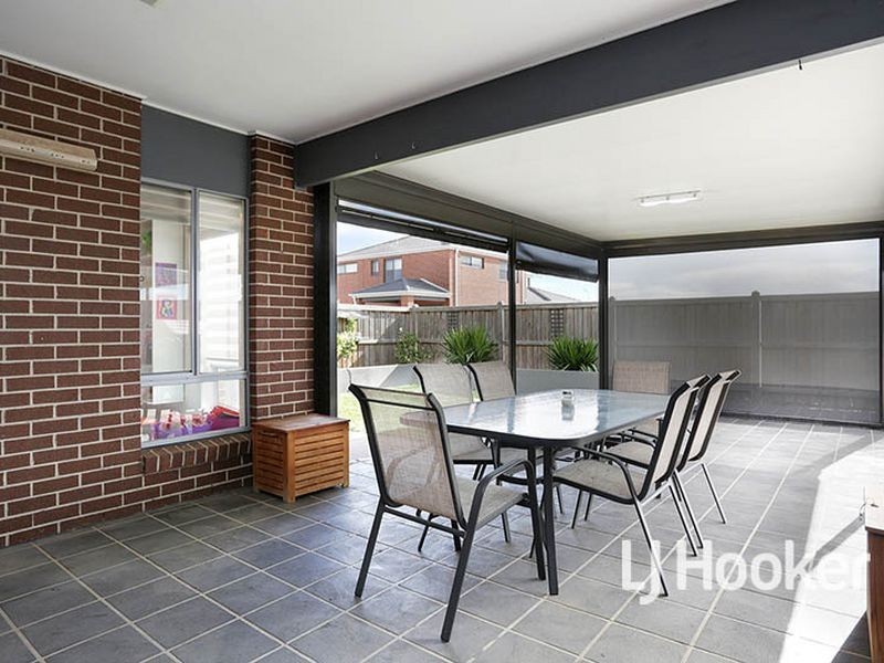 12 Whitecaps Avenue, Point Cook VIC 3030