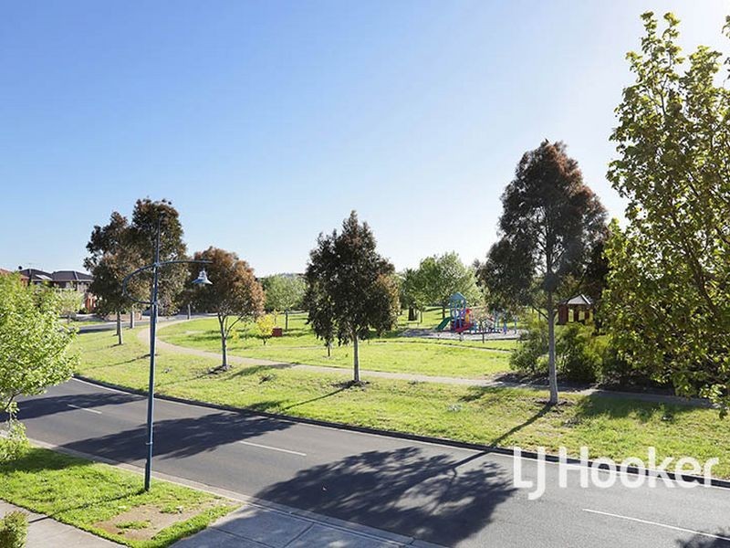 33 Lennon Boulevard, Point Cook VIC 3030