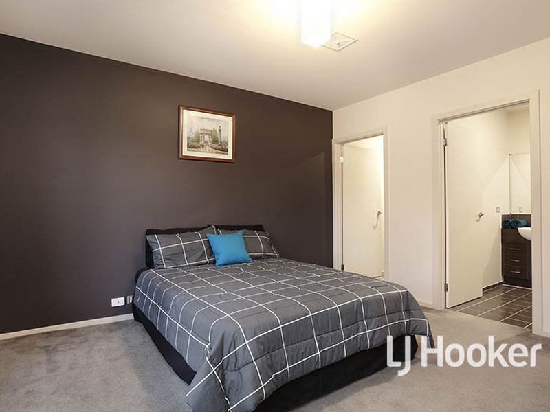 33 Lennon Boulevard, Point Cook VIC 3030