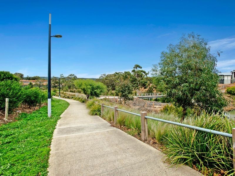 8/30 Linacre Drive, Bundoora VIC 3083