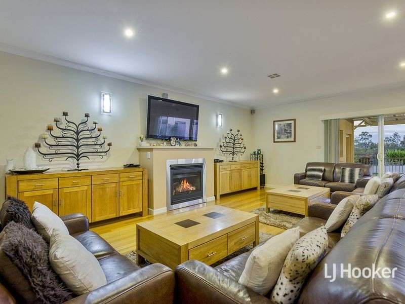 4 Lincoln Park Close, Sanctuary Lakes VIC 3030