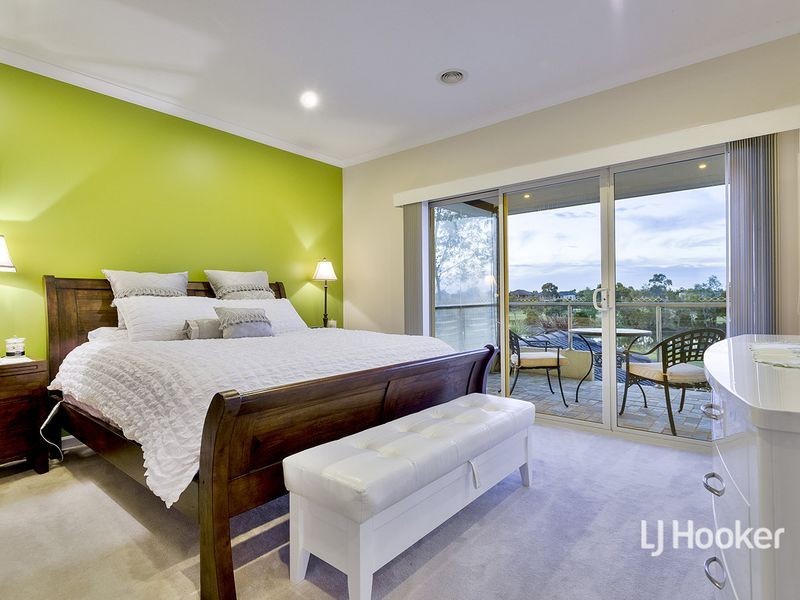 4 Lincoln Park Close, Sanctuary Lakes VIC 3030