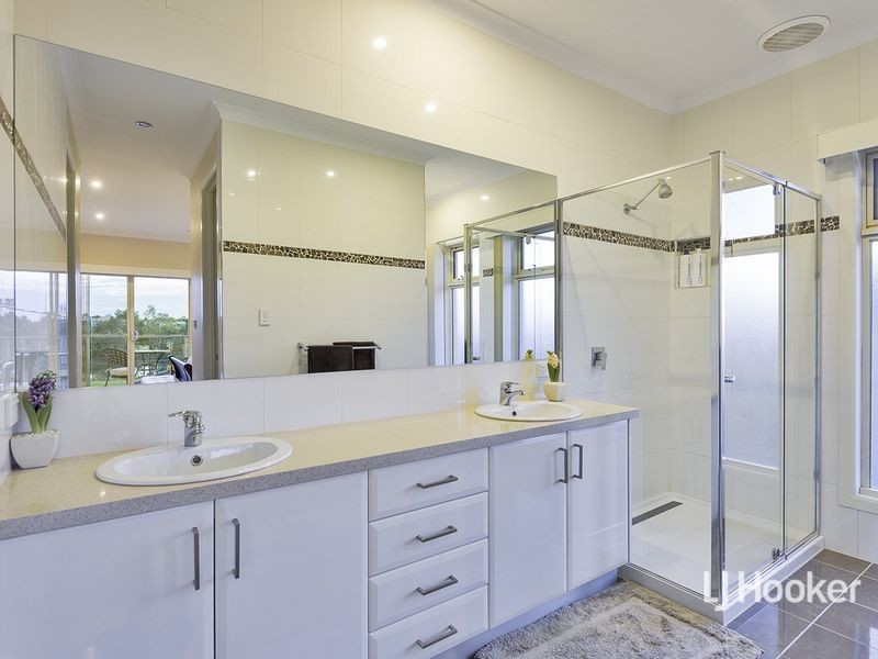 4 Lincoln Park Close, Sanctuary Lakes VIC 3030