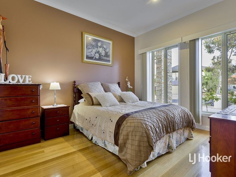 4 Lincoln Park Close, Sanctuary Lakes VIC 3030