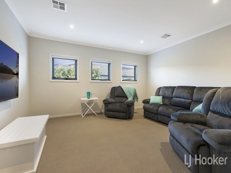 1 Calypso Crescent, Point Cook VIC 3030